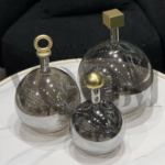 בקבוק דקו זכוכית כהה בשילוב זהב ב-3 גדלים