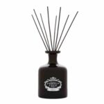 כלי זכוכית שחור בנפח 2 ליטר עם הכיתוב "Portus Cale Black Edition" ורידים מפזרים שחורים לריח הבית. - vavaVoom.co.il