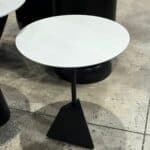 שולחן צד משולש שחור בז